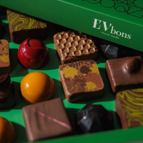 Тройна селекция от ръчно изработени шоколадови бонбони