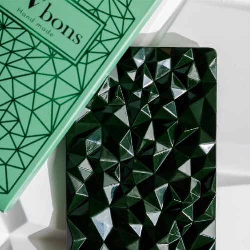 Фин млечен шоколад без захар с деликатен шамфъстъчен пълнеж