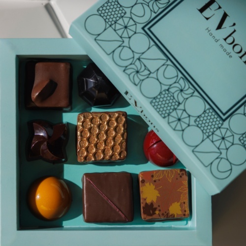 Елегантна селекция от ръчно изработени шоколадови бонбони