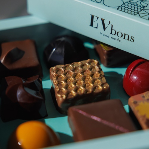 Елегантна селекция от ръчно изработени шоколадови бонбони