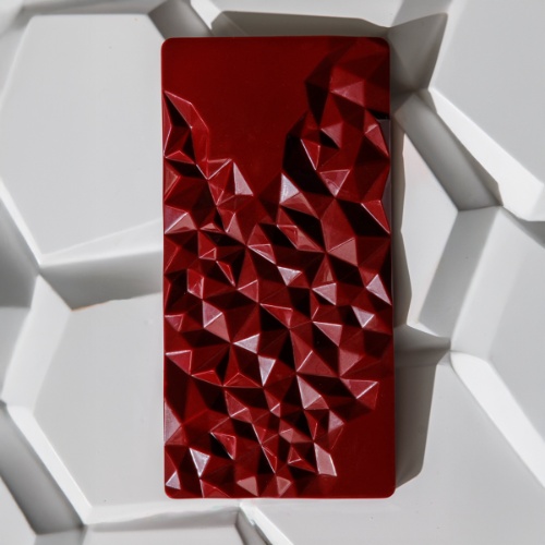 Нежен млечен шоколад без захар с кадифена лешникова паста