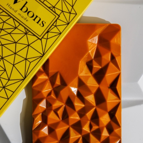 Нежен млечен шоколад без захар с плътен фъстъчен пълнеж