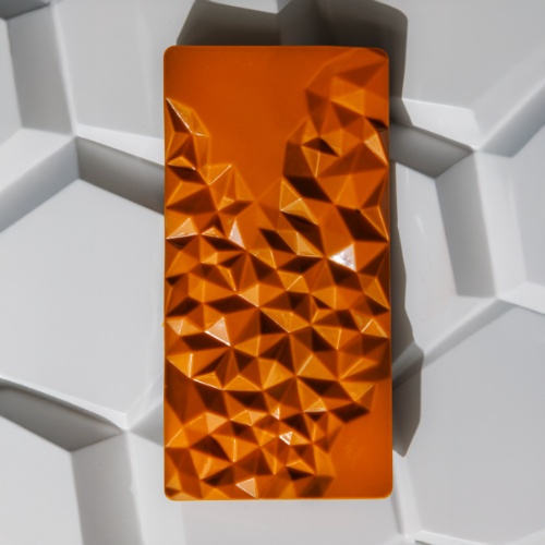 Нежен млечен шоколад без захар с плътен фъстъчен пълнеж